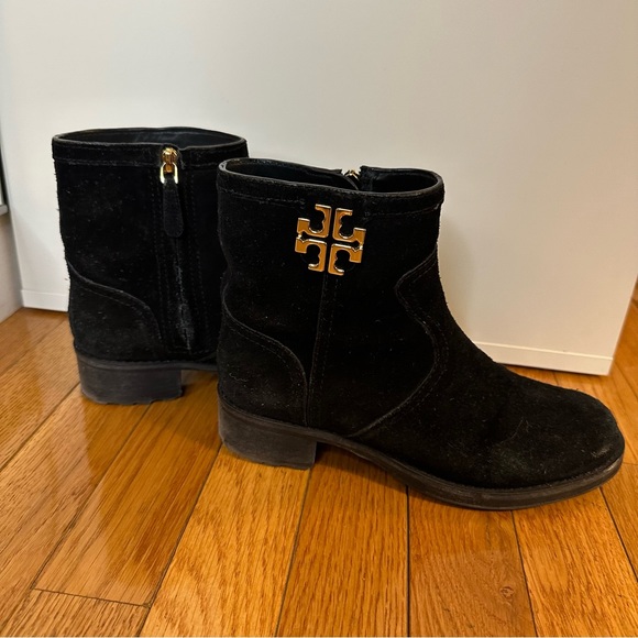 Tory Burch Black Eloise Flat Bootie Distressed Crosta Suede — Size 6 - Picture 9 of 12